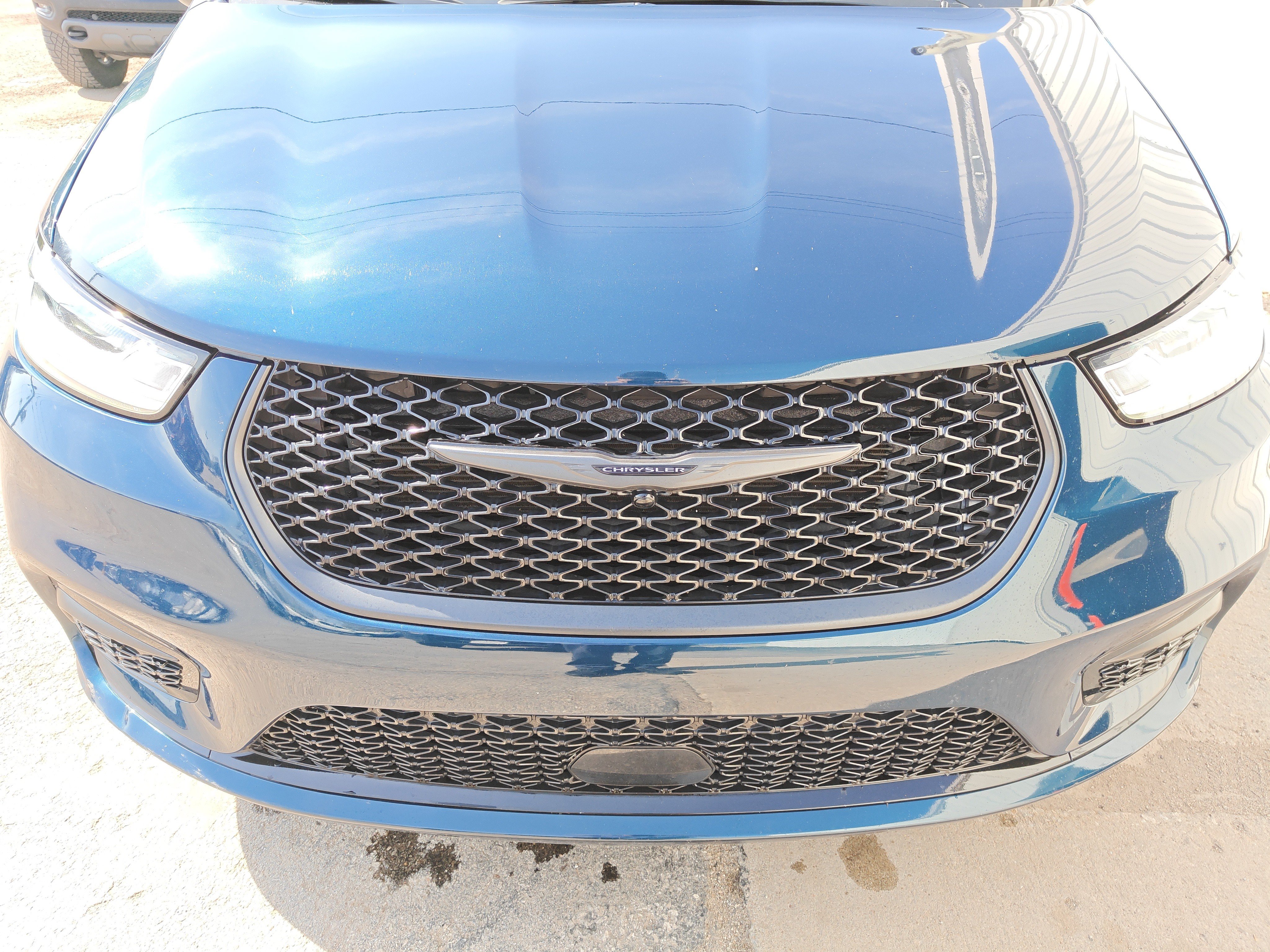 Used 2025 Chrysler Pacifica Limited FWD image 5