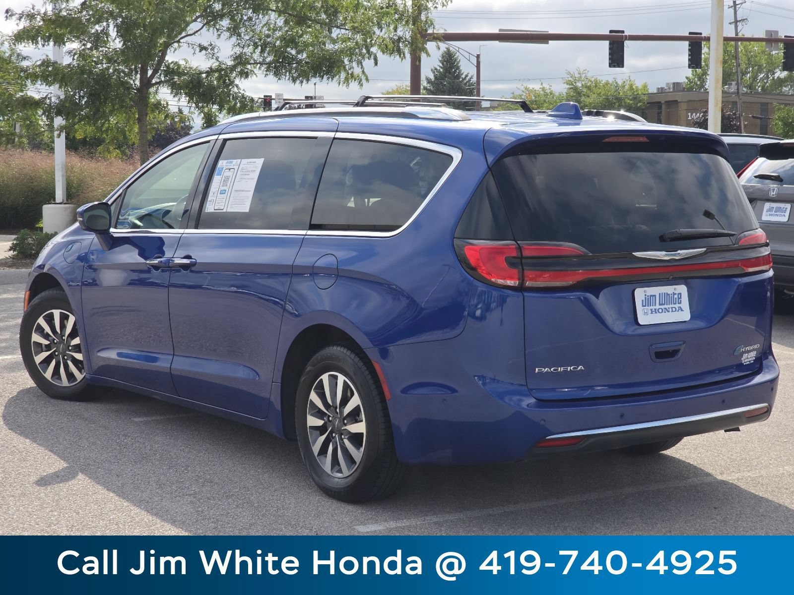 Used 2021 Chrysler Pacifica Touring-L FWD image 12