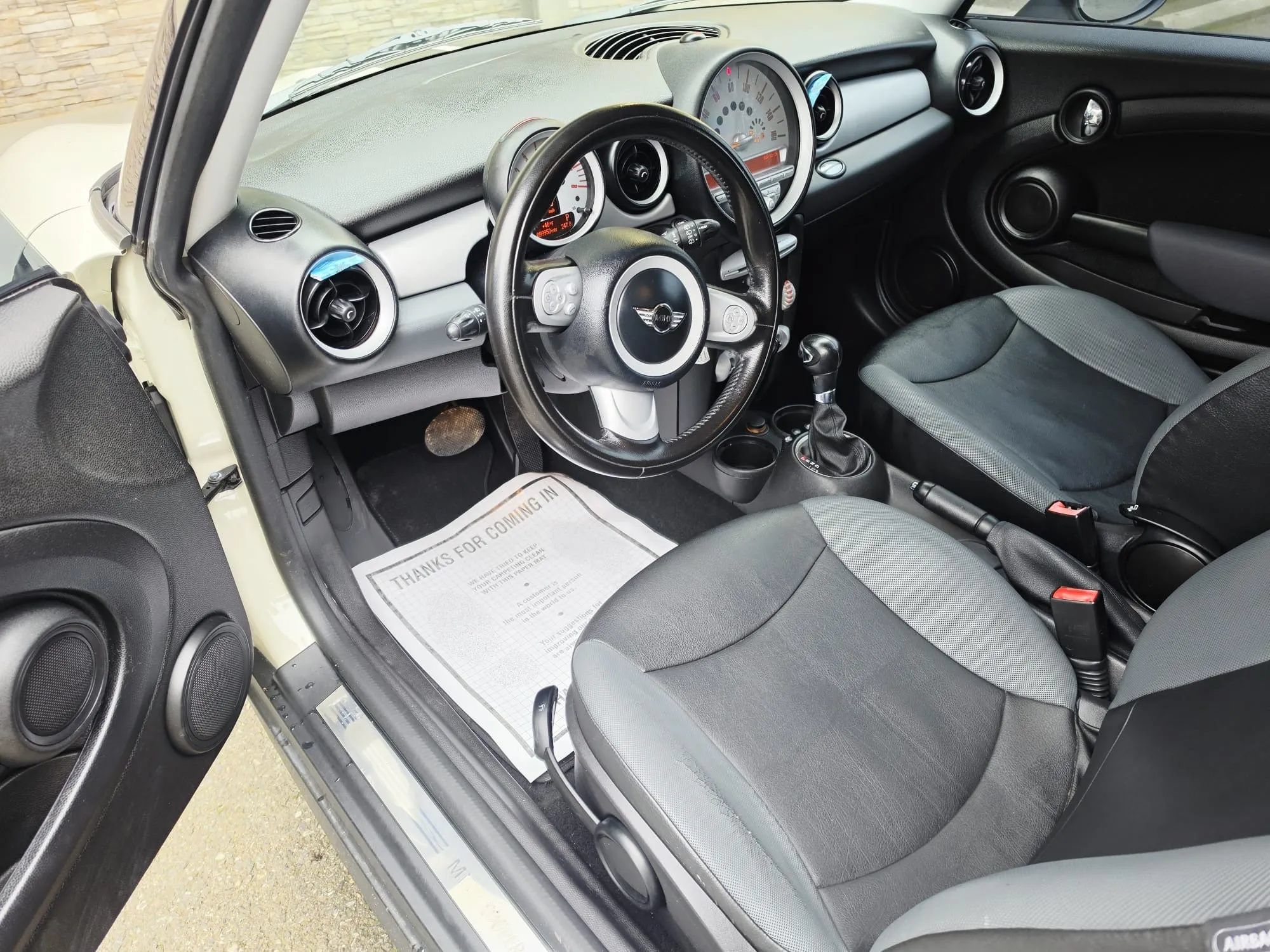 Used 2010 MINI Cooper Hardtop FWD image 9