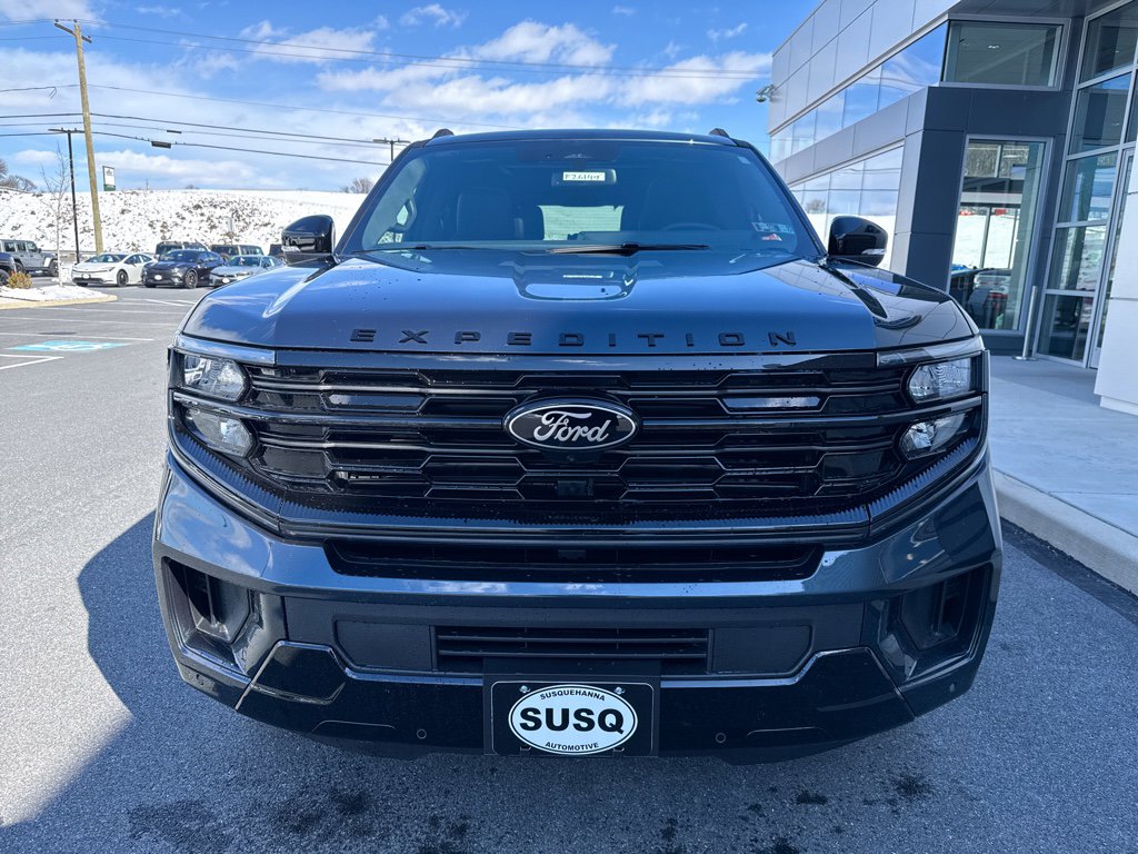 New 2026 Ford Expedition Platinum w/ Stealth Appearance Package AWD/4WD image 2
