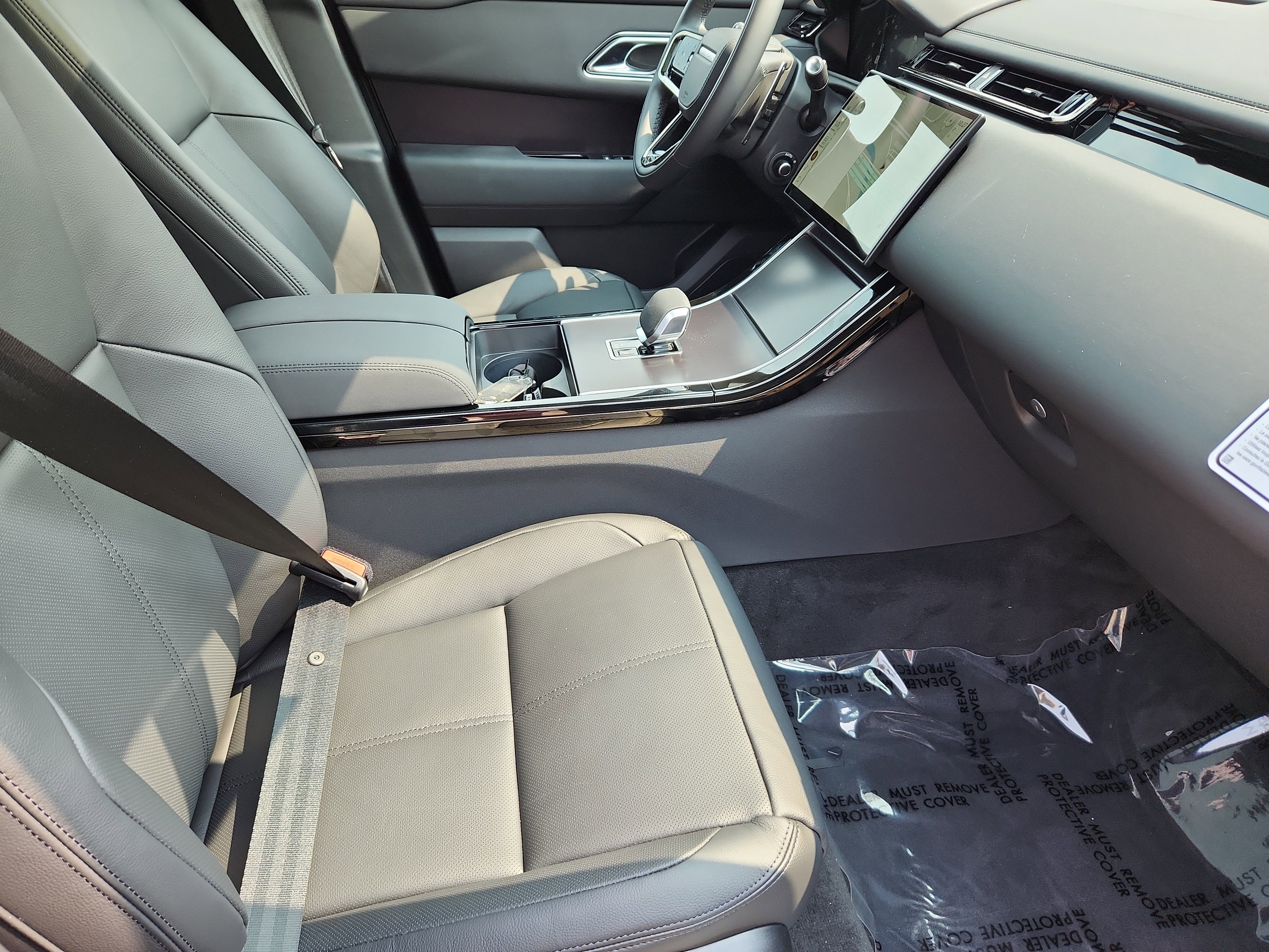 New 2026 Land Rover Range Rover Velar Dynamic SE image 3