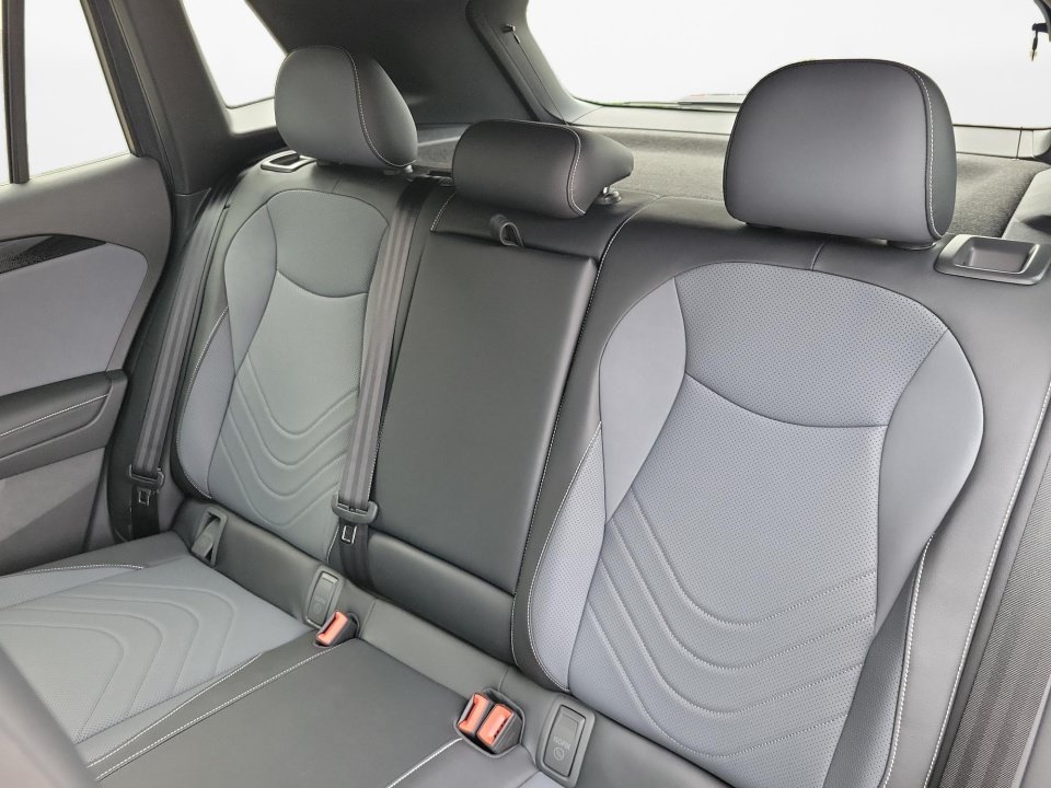 New 2026 Volkswagen Tiguan SE R-Line FWD image 12