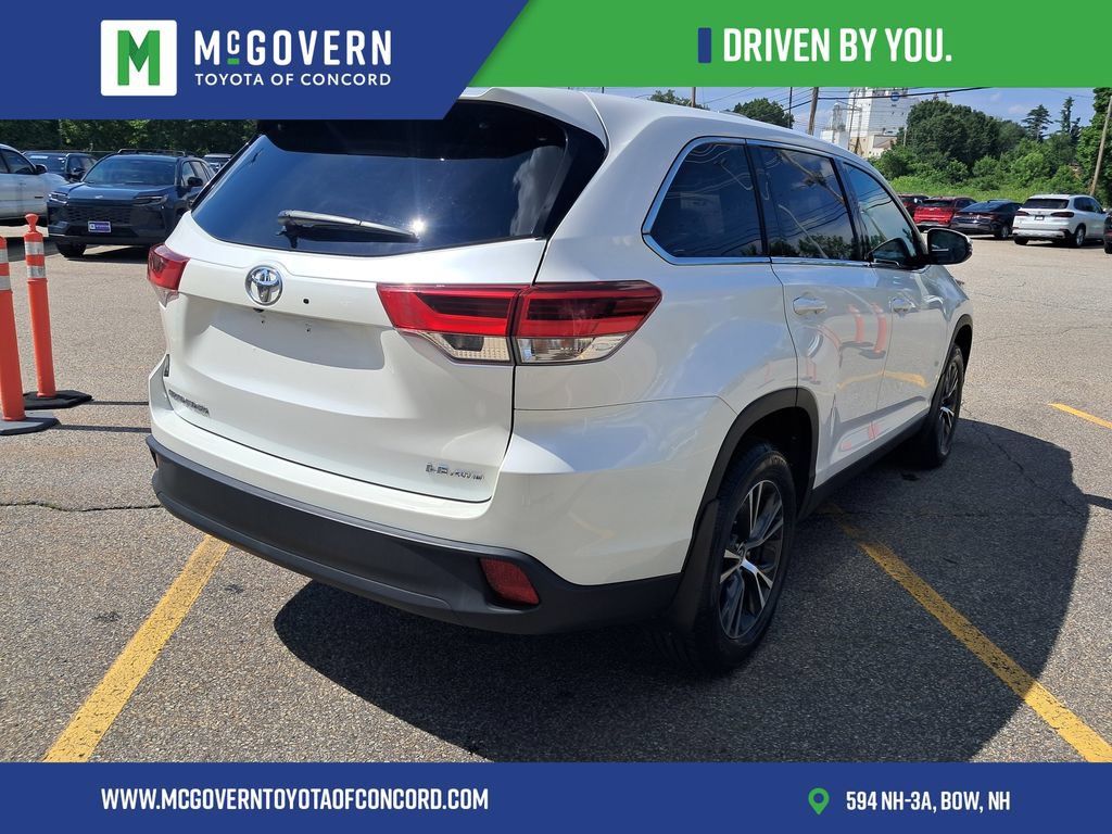 Used 2019 Toyota Highlander Plus AWD/4WD image 3