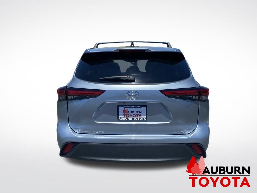 Used 2022 Toyota Highlander LE AWD/4WD image 6