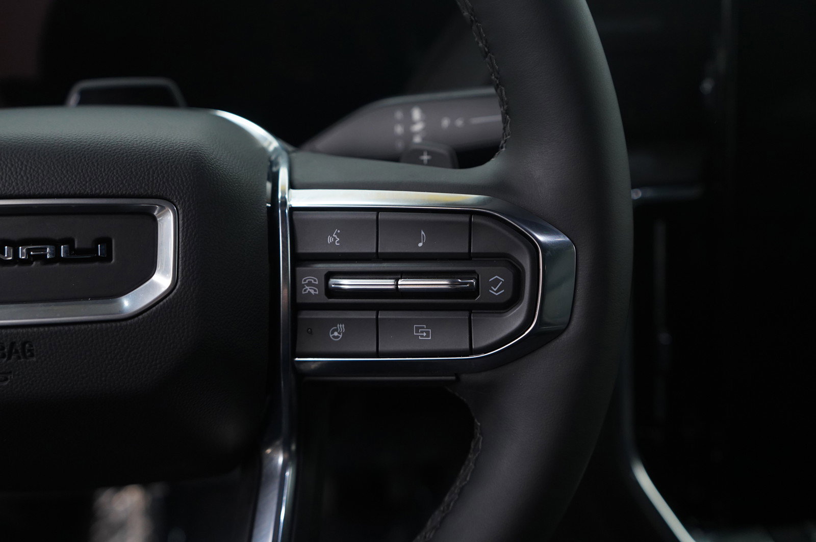 Used 2025 GMC Yukon Denali w/ Denali Reserve Package image 21