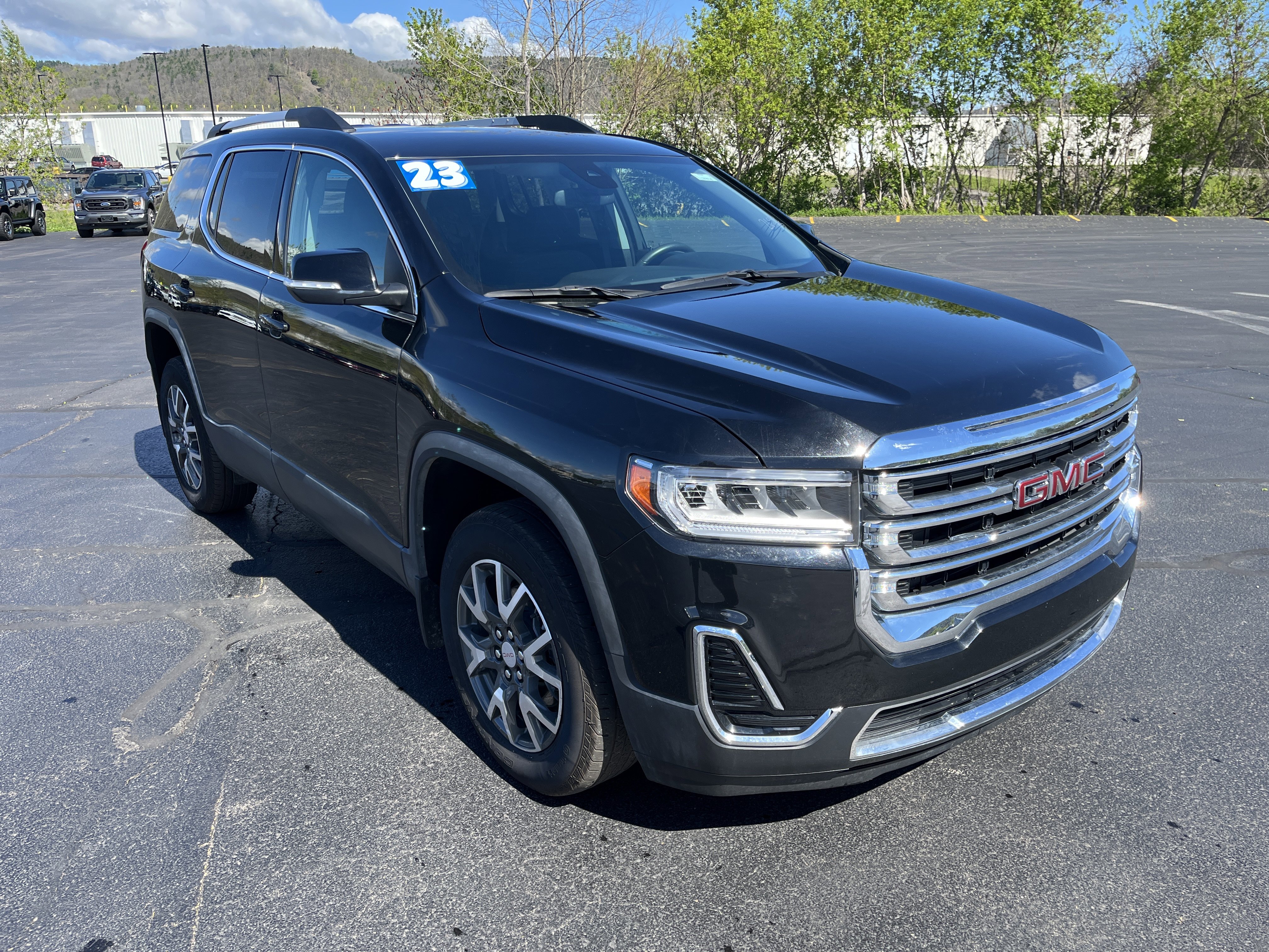 Used 2023 GMC Acadia SLE AWD/4WD image 3
