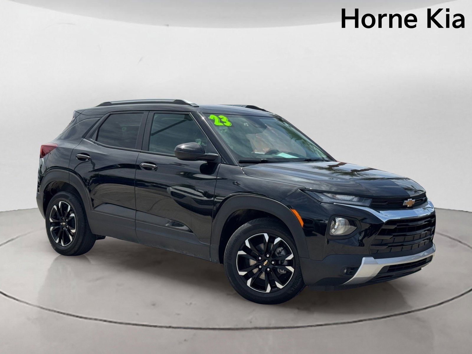 Used 2023 Chevrolet TrailBlazer LT w/ Convenience Package FWD image 2