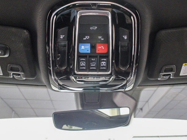 Certified 2022 Jeep Grand Cherokee Summit w/ Luxury Tech Group V image 20
