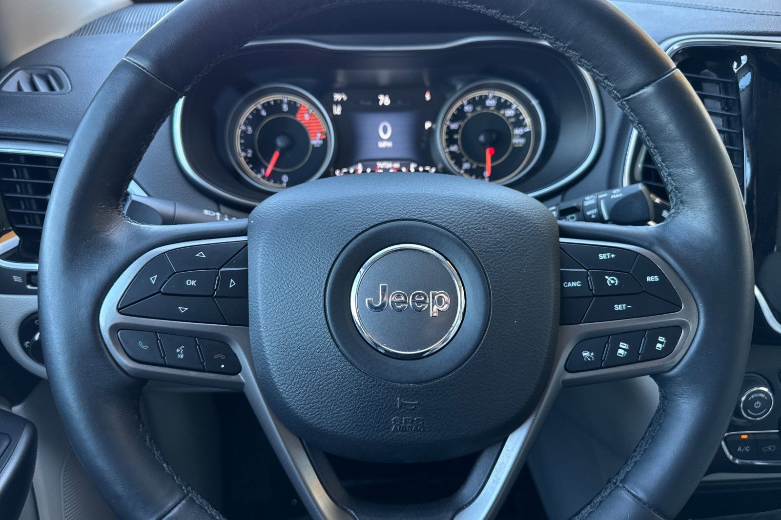 Used 2019 Jeep Cherokee Limited w/ Luxury Group AWD/4WD image 27