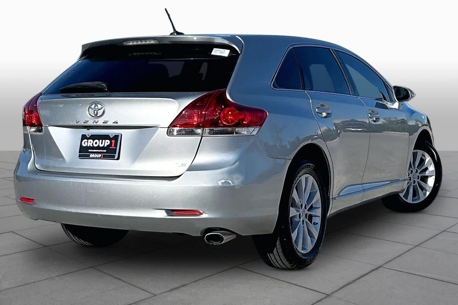 Used 2015 Toyota Venza LE FWD image 12