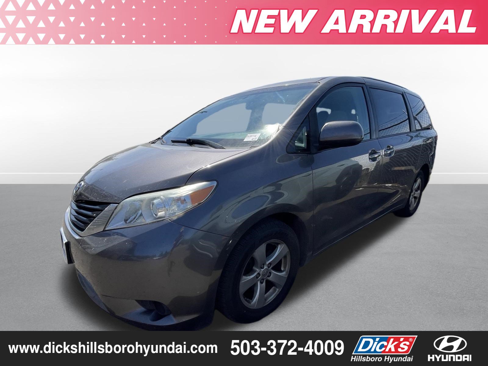 Used 2013 Toyota Sienna LE w/ Towing Pkg FWD image 1