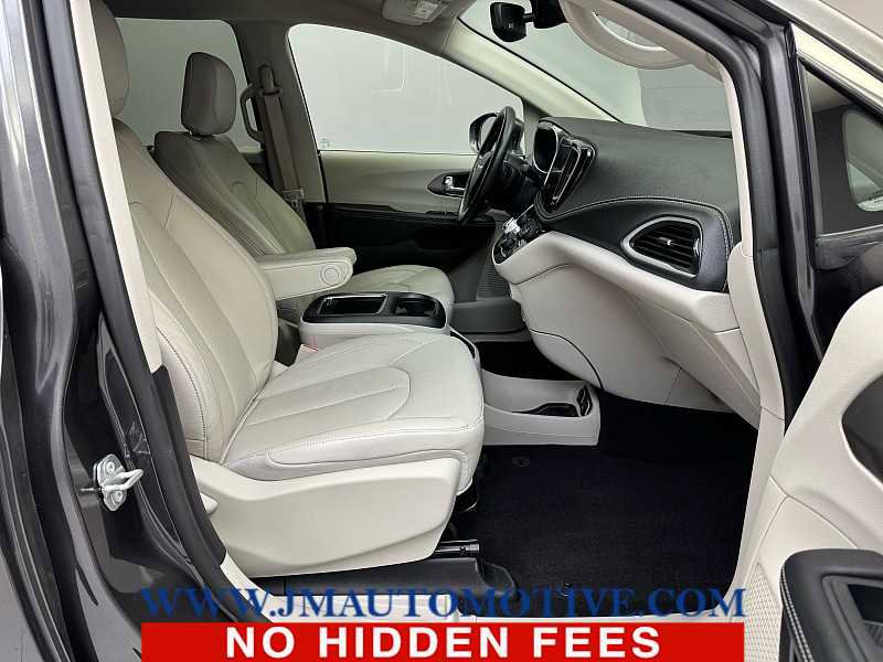 Used 2021 Chrysler Pacifica Touring-L AWD/4WD image 22