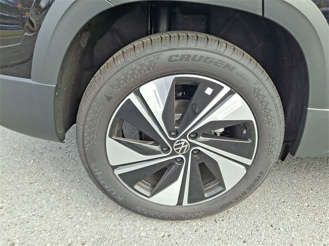 New 2025 Volkswagen Taos SE image 12