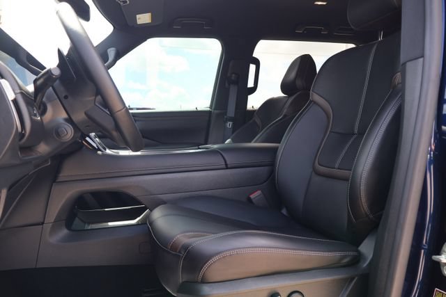 Used 2025 Nissan Armada SL w/ Captain's Chari Seat Package RWD image 12
