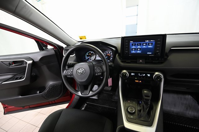 Used 2020 Toyota RAV4 LE image 28