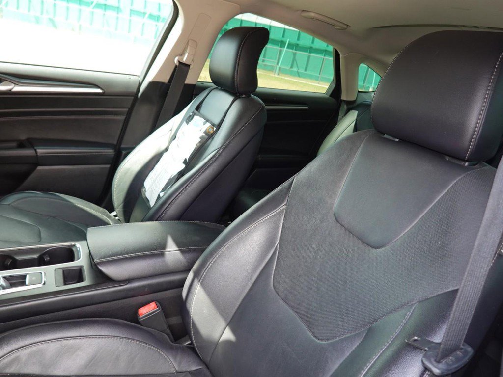 Used 2018 Ford Fusion Titanium image 16
