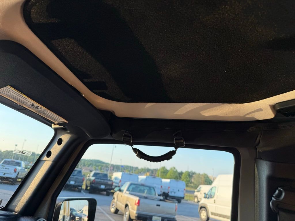 Used 2017 Jeep Wrangler Unlimited Sahara w/ Connectivity Group image 23