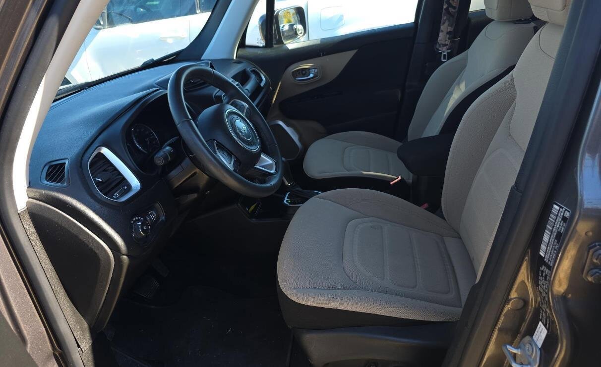 Used 2020 Jeep Renegade Latitude w/ Popular Equipment Group image 3