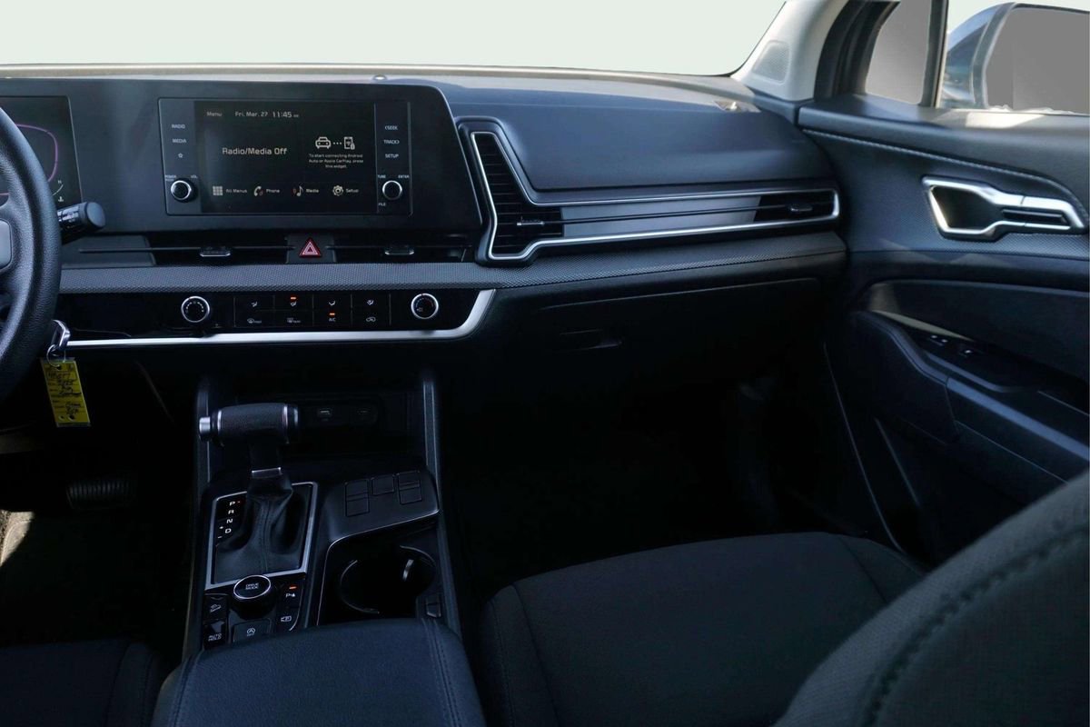 Used 2025 Kia Sportage LX image 19