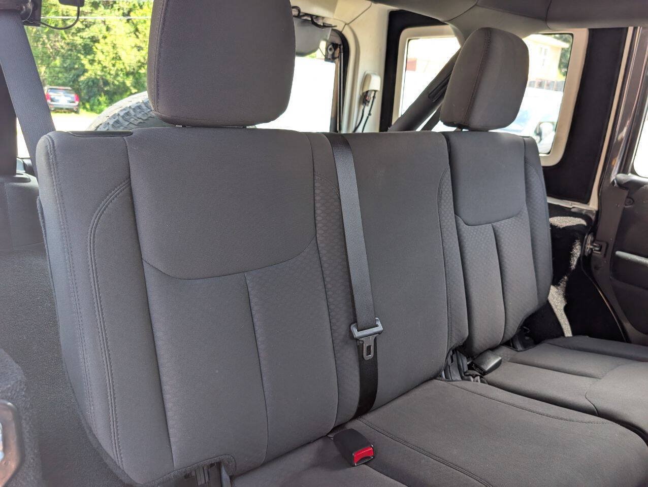 Used 2017 Jeep Wrangler Unlimited Sport w/ Connectivity Group AWD/4WD image 26