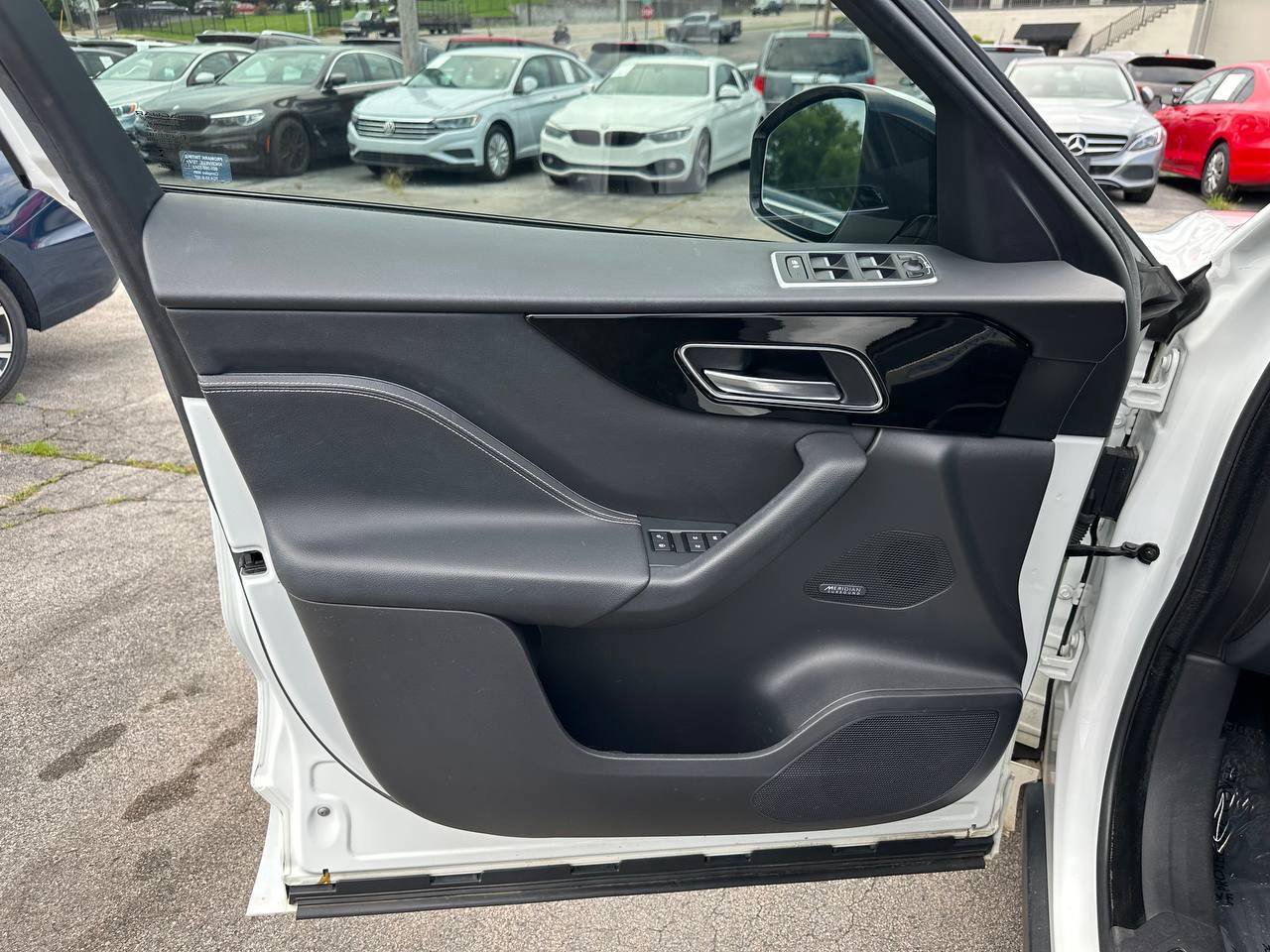 Used 2019 Jaguar F-PACE R-Sport AWD/4WD image 18