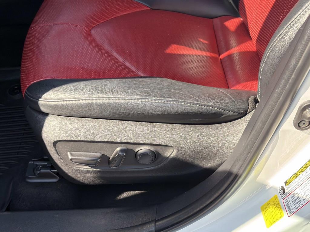 Used 2022 Toyota Highlander XSE FWD image 24