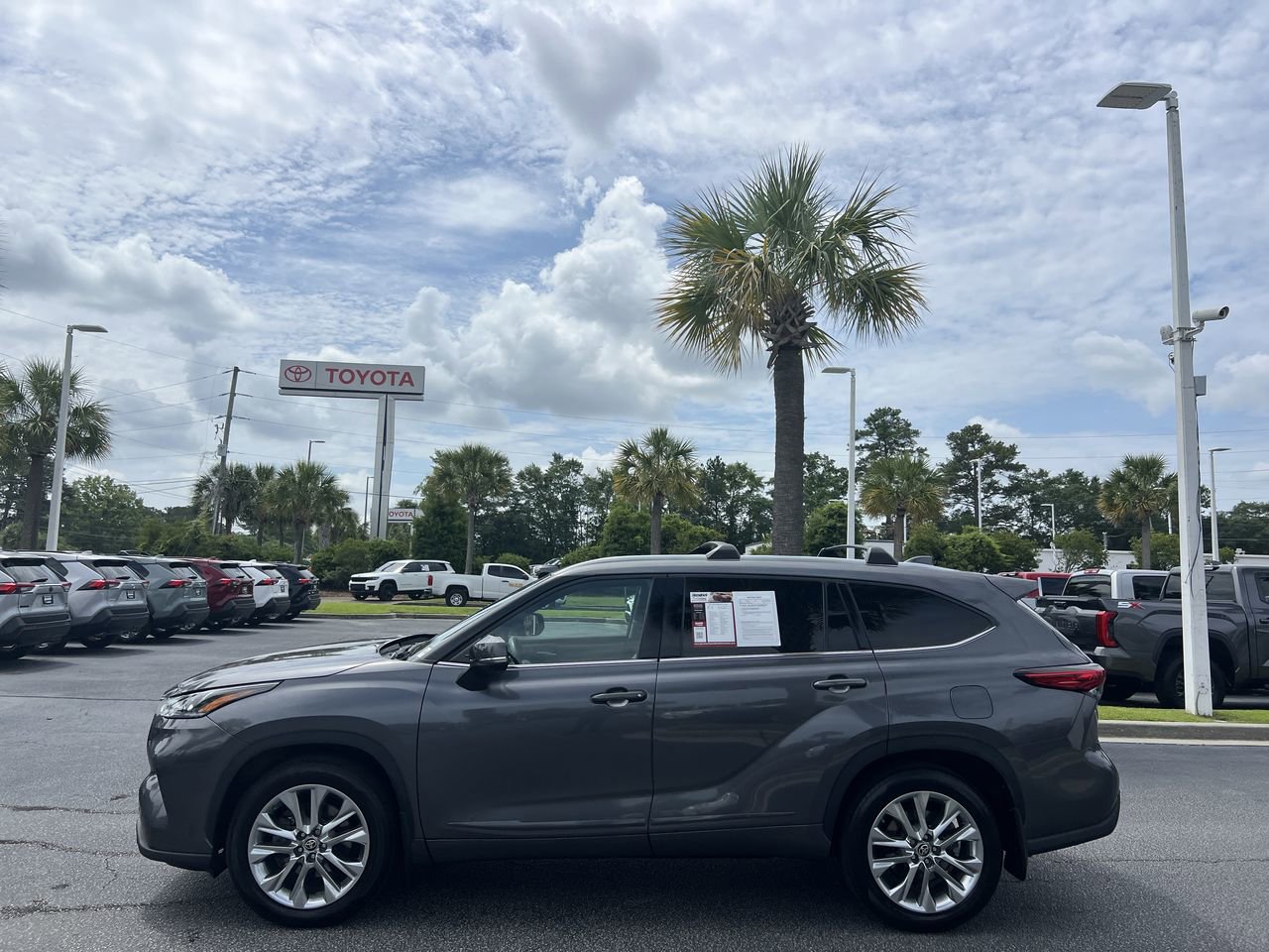 Used 2023 Toyota Highlander Limited AWD/4WD image 7