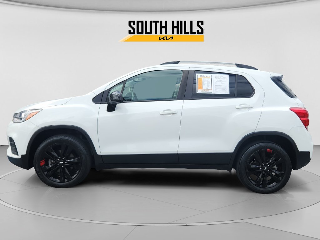Used 2020 Chevrolet Trax LT w/ Sun & Sound Package AWD/4WD image 2