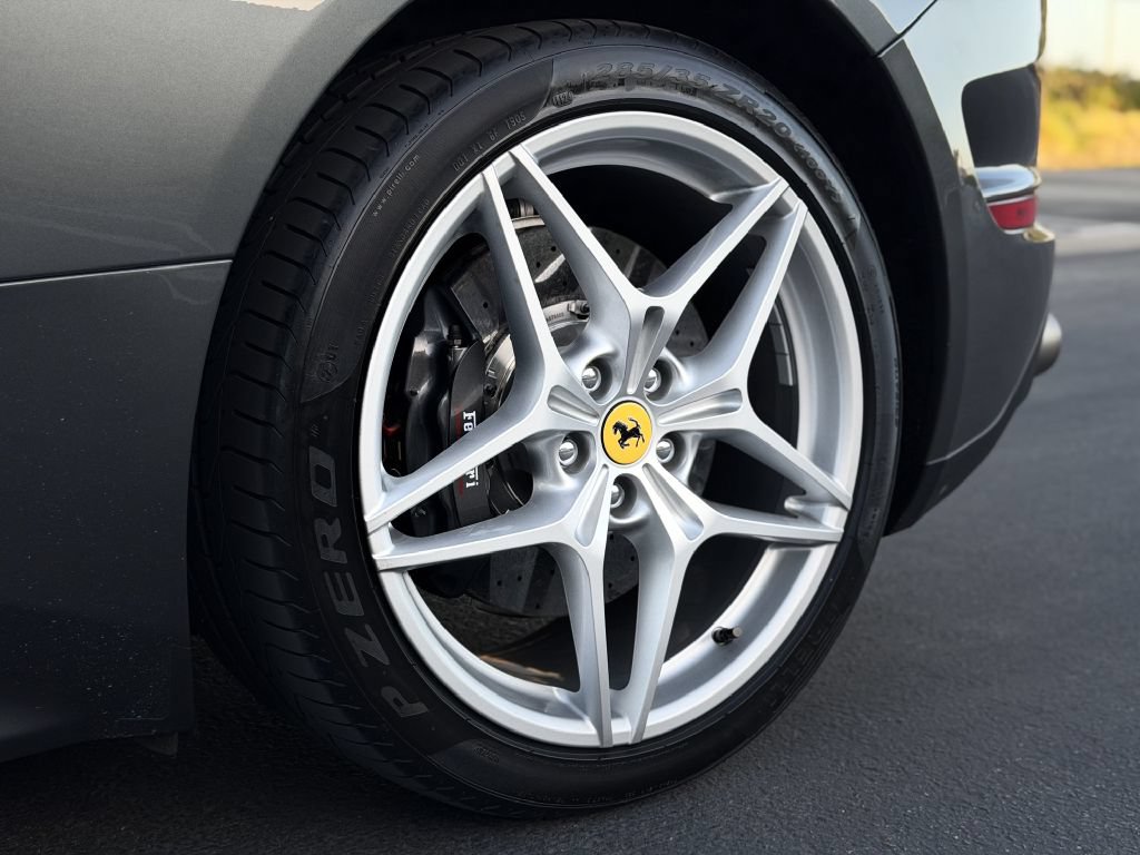 Used 2016 Ferrari California T RWD image 40