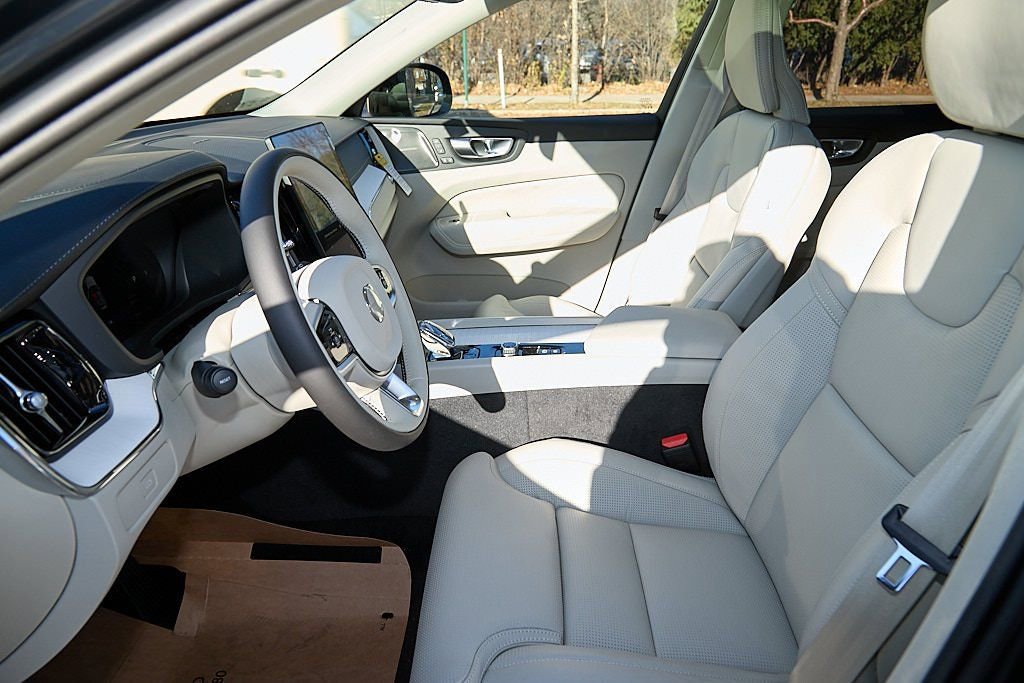 New 2026 Volvo XC60 B5 Ultra w/ Protection Package Premier image 15