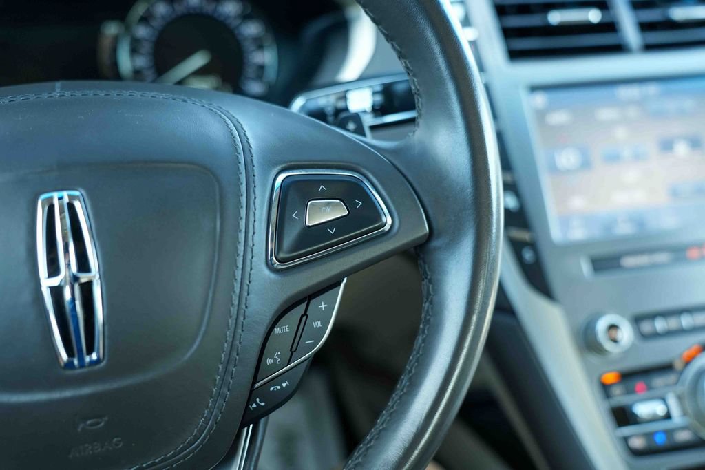 Used 2020 Lincoln MKZ FWD image 30