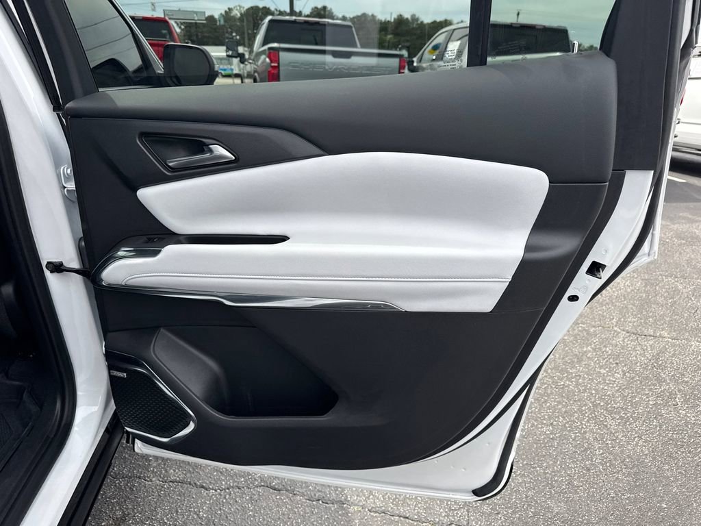 Used 2025 Chevrolet Traverse High Country image 17