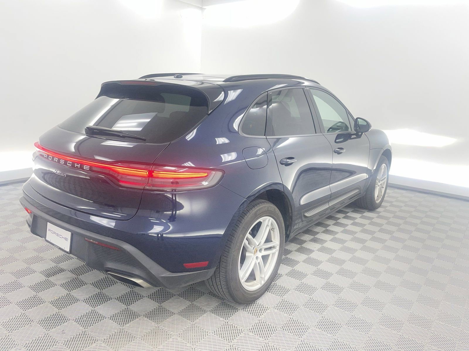 Certified 2023 Porsche Macan Turbo image 10