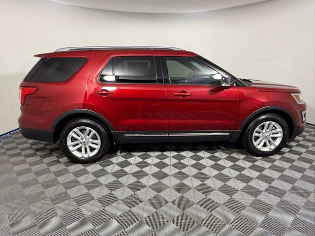 Used 2017 Ford Explorer XLT w/ Equipment Group 202A image 7