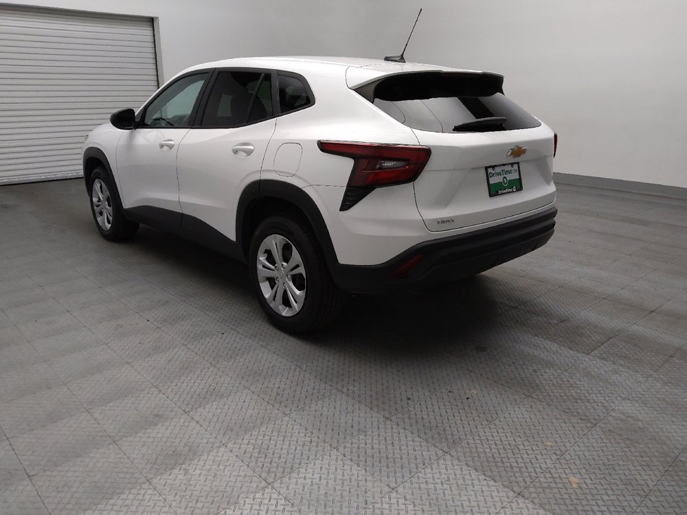 Used 2025 Chevrolet Trax LS FWD image 5