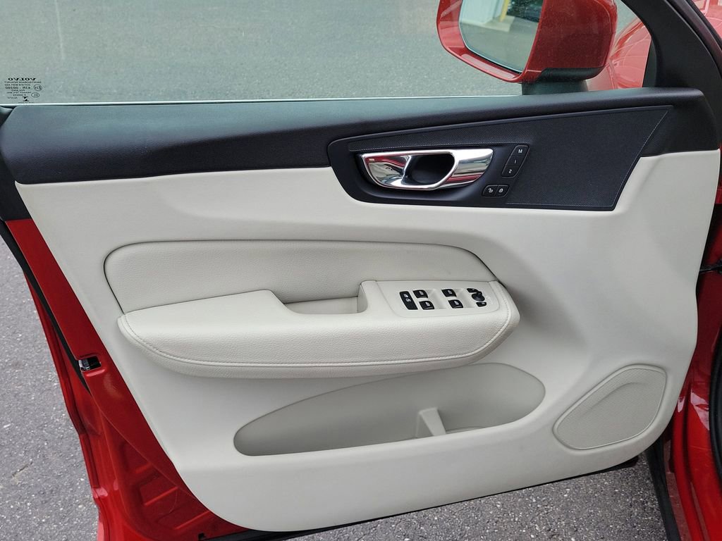 Used 2018 Volvo XC60 T5 Inscription w/ Convenience Package image 18