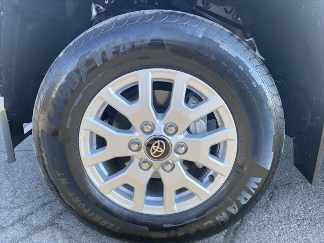 Certified 2025 Toyota Tacoma SR5 AWD/4WD image 10