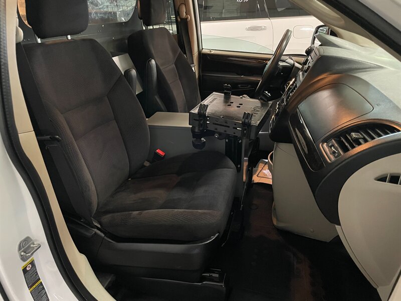 Used 2014 RAM C/V Tradesman FWD image 15