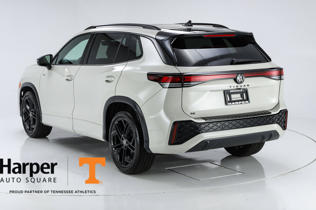 New 2025 Volkswagen Tiguan SE R-Line FWD image 7