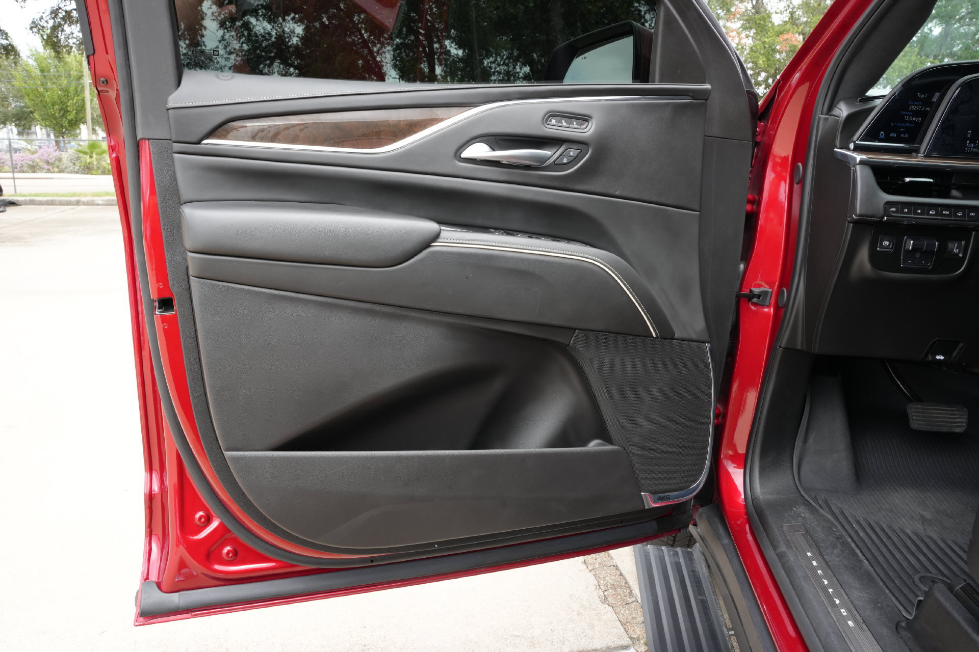 Certified 2024 Cadillac Escalade Sport Platinum w/ LPO, ONYX Package AWD/4WD image 16