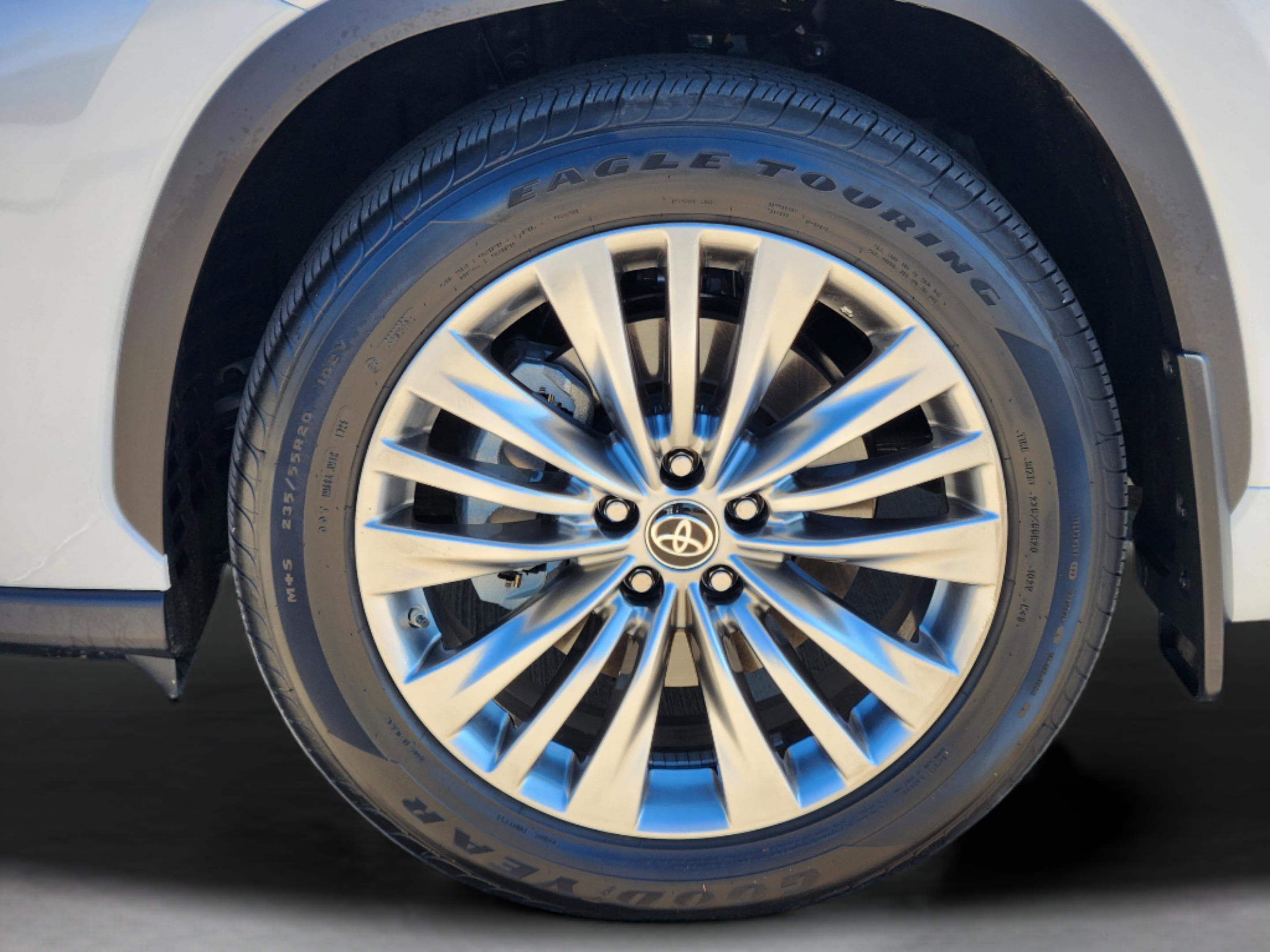 Used 2025 Toyota Highlander Platinum image 44