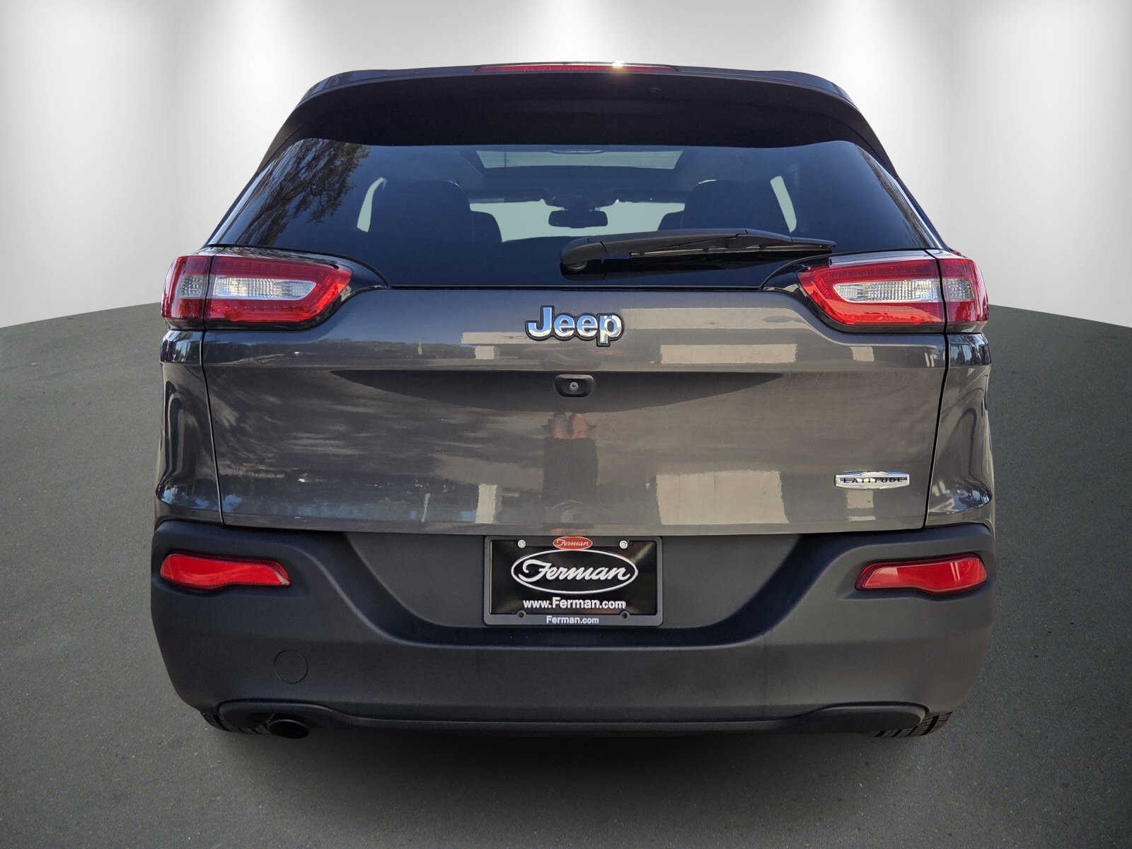 Used 2018 Jeep Cherokee Latitude Plus w/ Comfort/Convenience Group FWD image 6