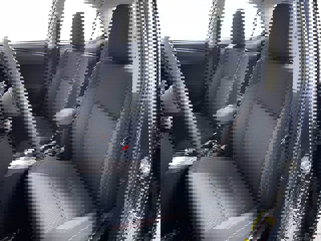 Used 2018 Toyota Corolla LE image 12