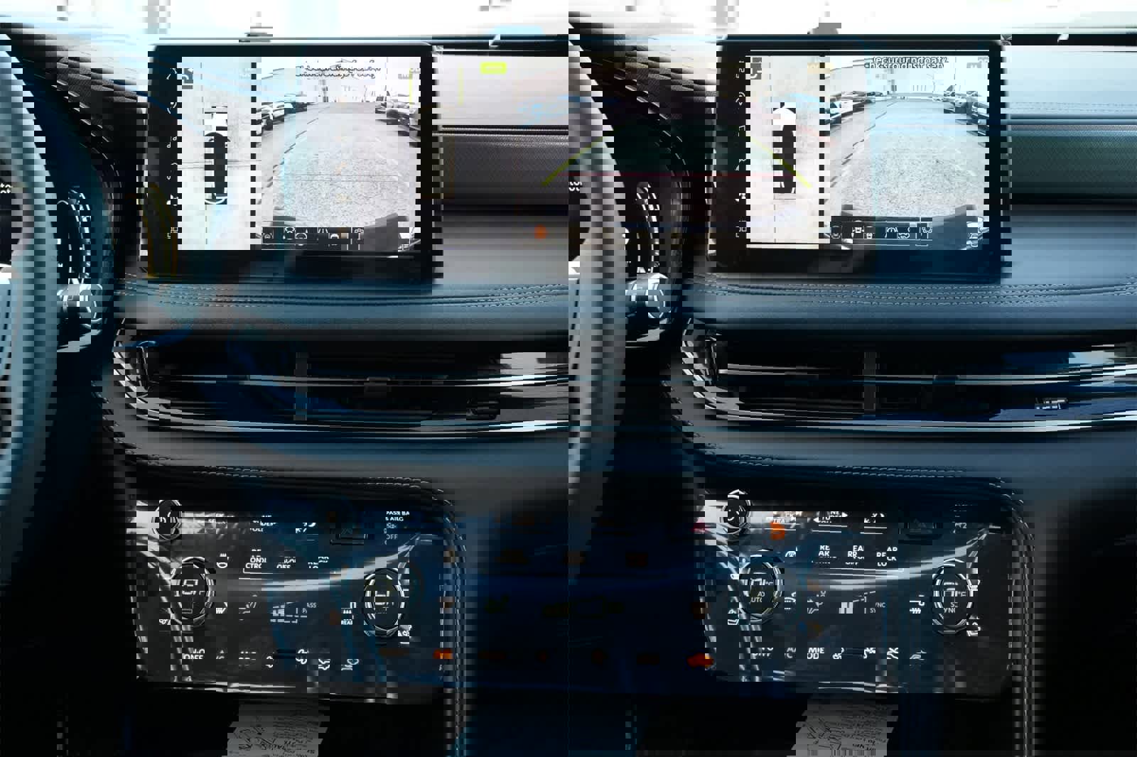 New 2026 INFINITI QX60 Luxe image 13