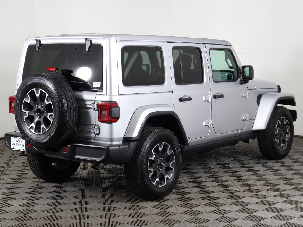 Used 2024 Jeep Wrangler Sahara image 8