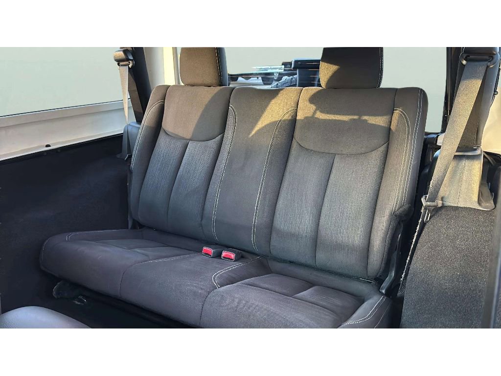 Used 2018 Jeep Wrangler Sahara w/ Connectivity Group image 11