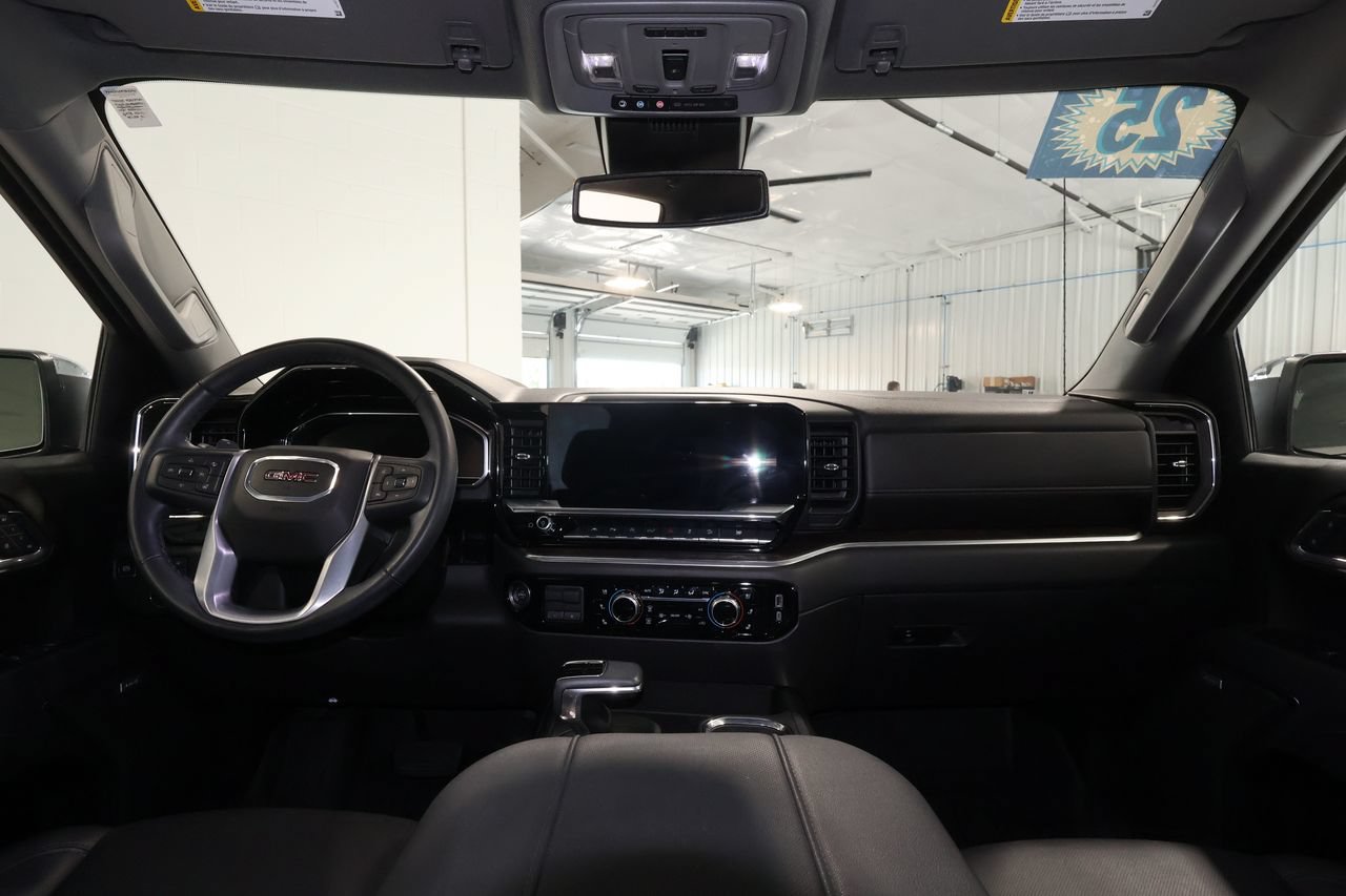 Used 2025 GMC Sierra 1500 SLT w/ SLT Premium Plus Package AWD/4WD image 30