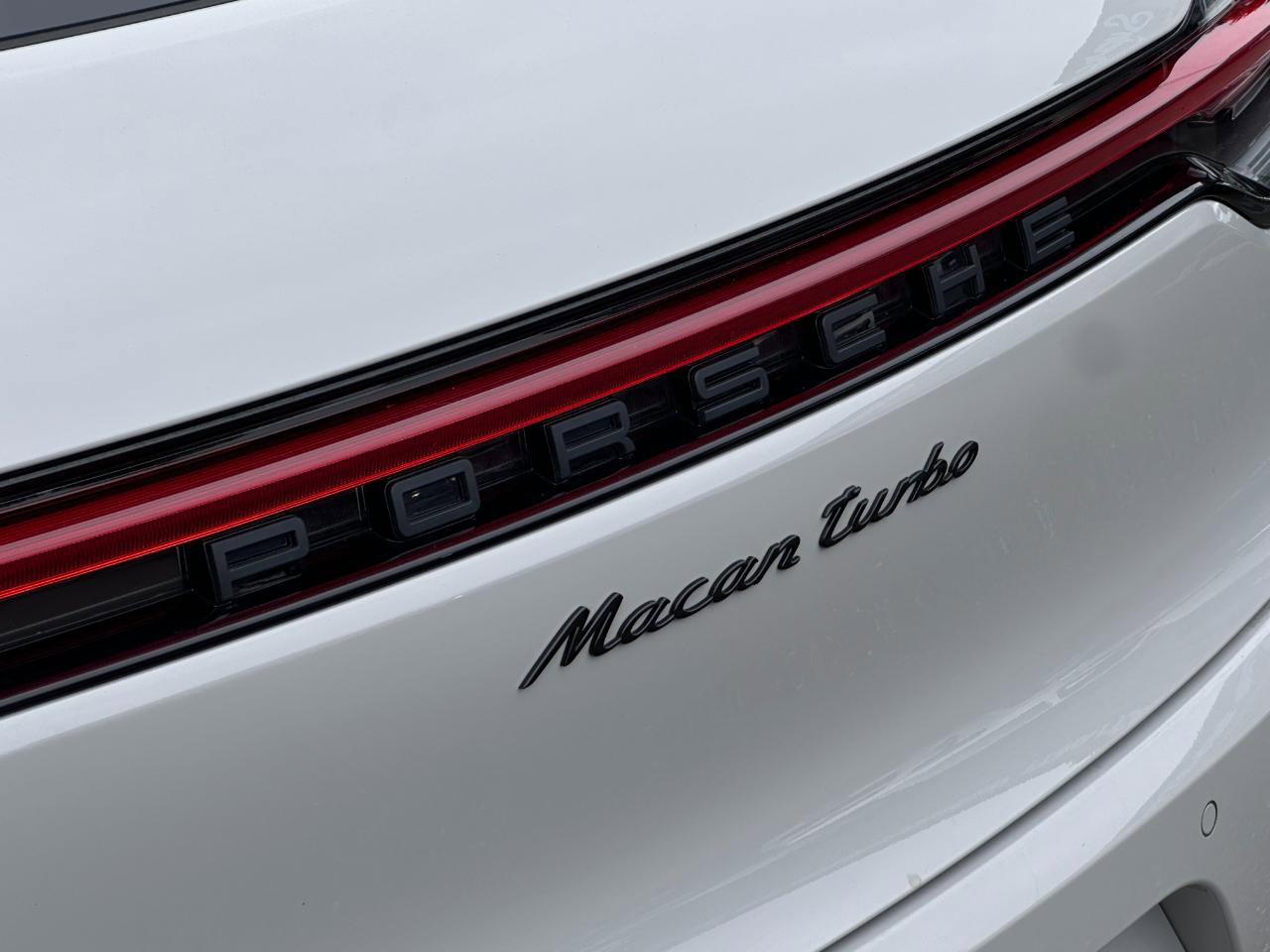 Used 2020 Porsche Macan Turbo AWD/4WD image 13