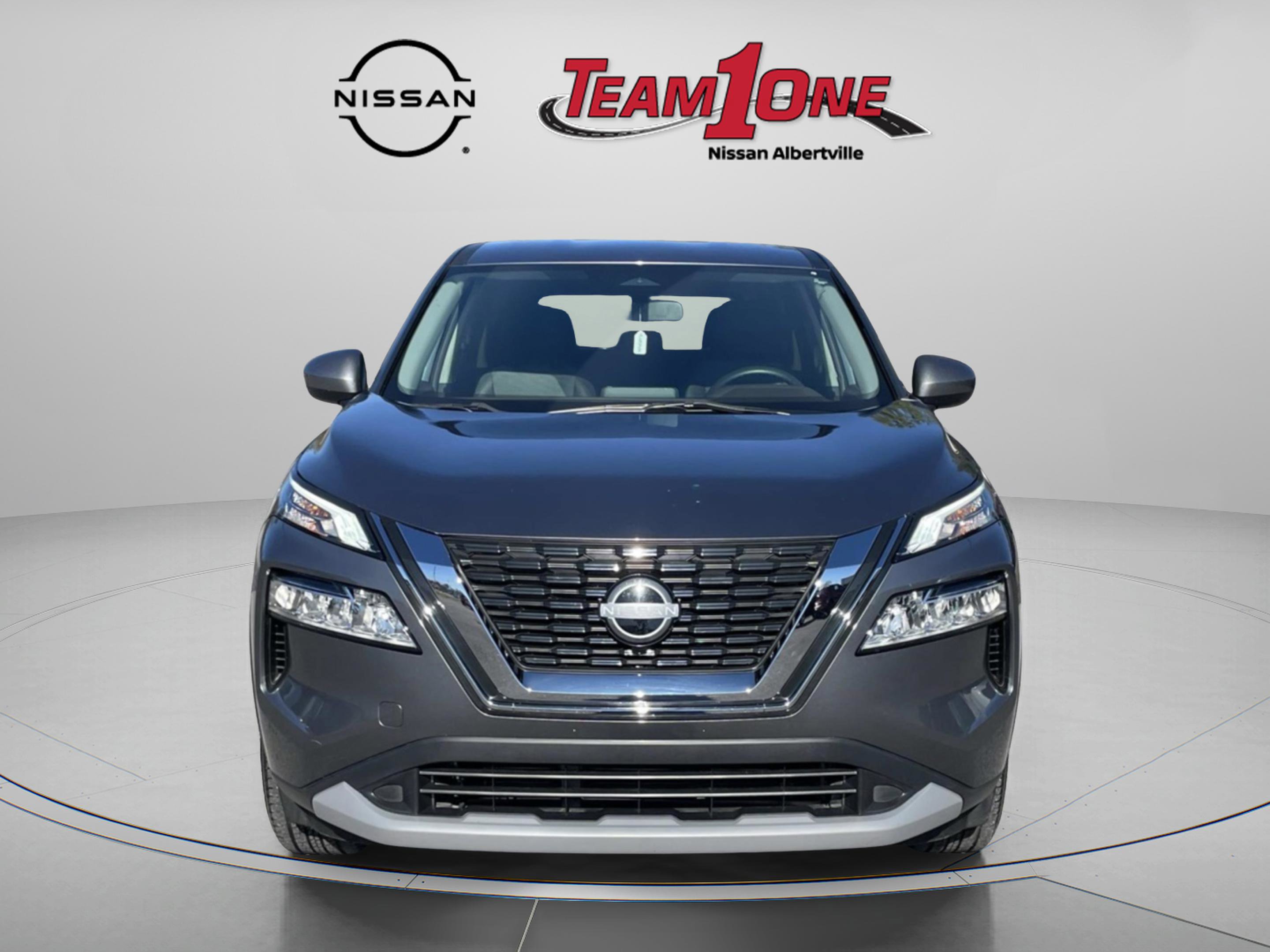 Used 2023 Nissan Rogue SV image 2