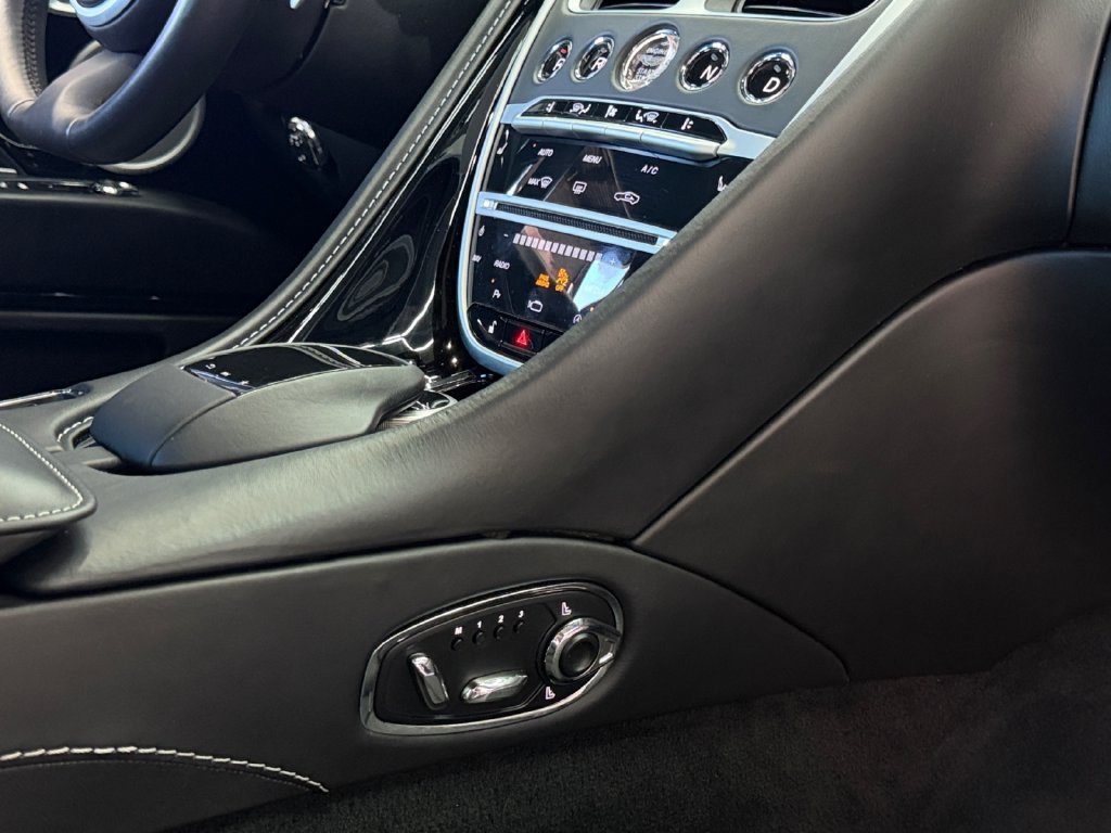 Used 2019 Aston Martin DB11 Coupe RWD image 19